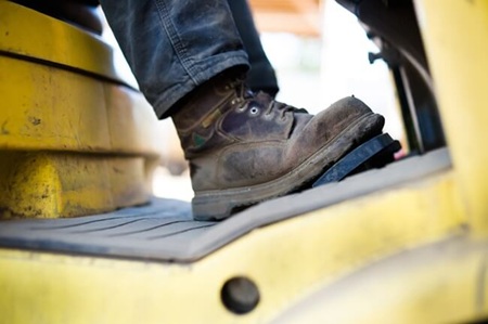 Safety toe boot